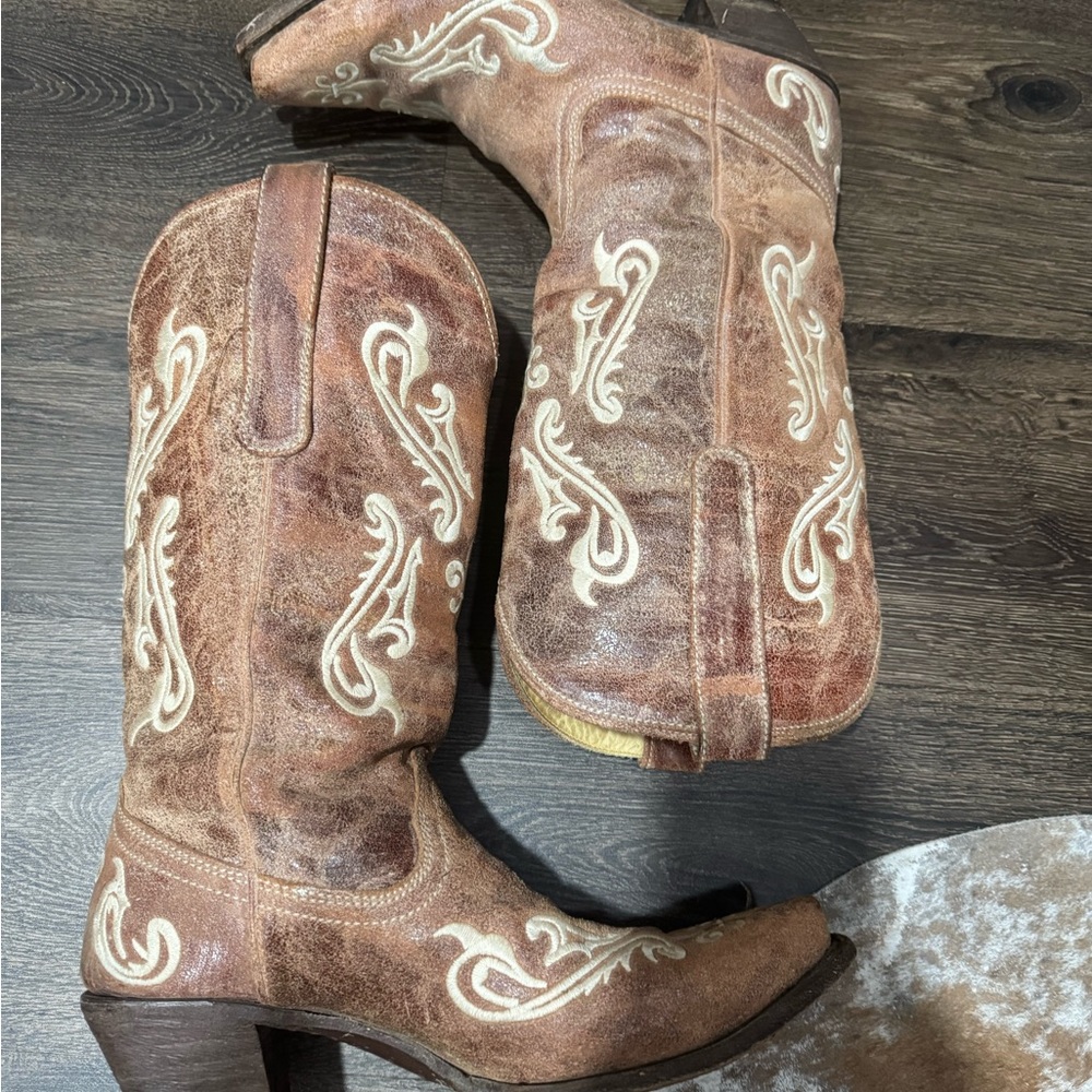 Corral Embroidered tan boots - Women's